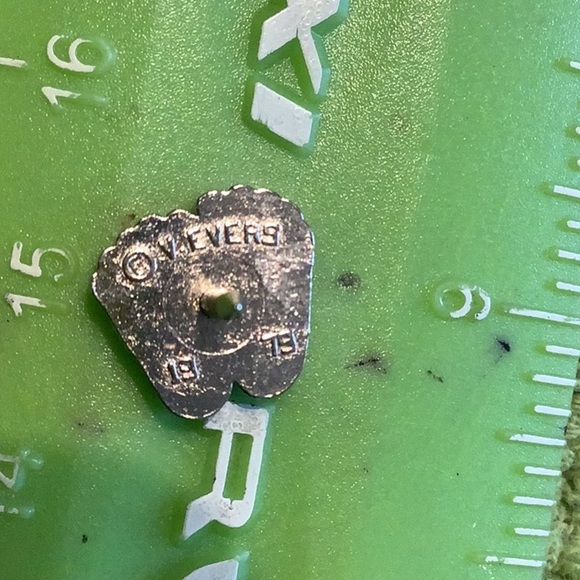 V Evers Precious Feet Hat Pin Lapel Pin Tie Tac Vintage 1979 - Picture 2 of 4